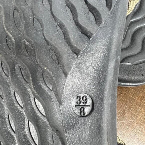 MEGNYA Arch Support Waterproof Sandals in Army Green - Size 8 - Picture 5 of 5